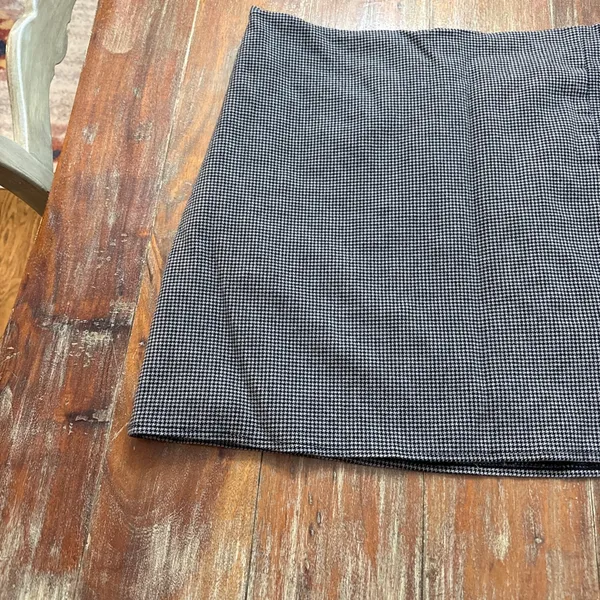 Old Navy Mini Skirt XL Black Gray Houndstooth - Image 3