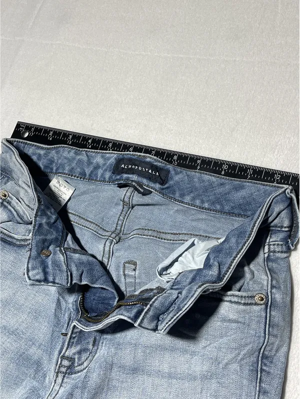 Aeropostale Women's Light Wash Skinny Jeans Size 4 Regular - Image 2