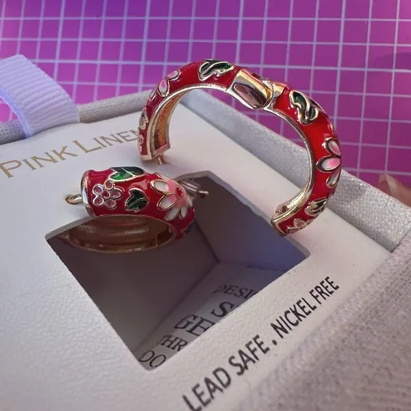 Pink linen round hoop clip earring gold tone red flower loop LEAD SAFE gift box🎁 - Image 8