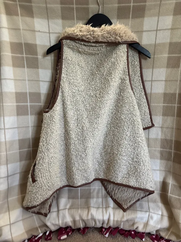 Love Tree Tan and Cream Sherpa Vest - Image 5