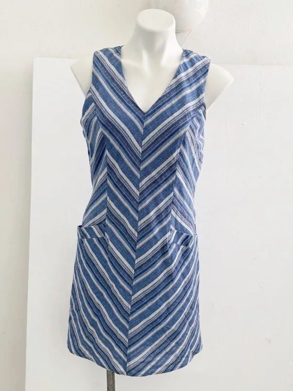 NEW Entro Sleeveless Fit & Flare Dress Navy Chevron Stripe Size MEDIUM Pocket - Image 5