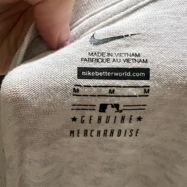 Nike Women's New York Yankees Long Sleeve T-Shirt White Size M - Image 7