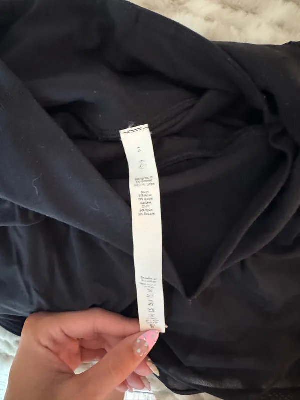Lululemon hulu mesh high rise yoga shorts - Image 5