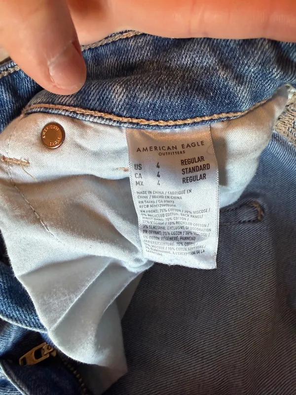 American Eagle High Rise Mom Jeans - Image 5