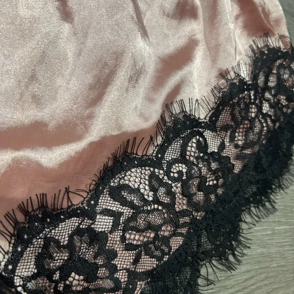 Elegant Black and Pink Lace Sleepwear Set - Image 6