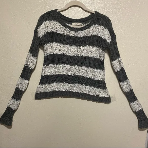 Abercrombie & Fitch Striped Sequin Sweater Gray White Long Sleeve Small - Image 2