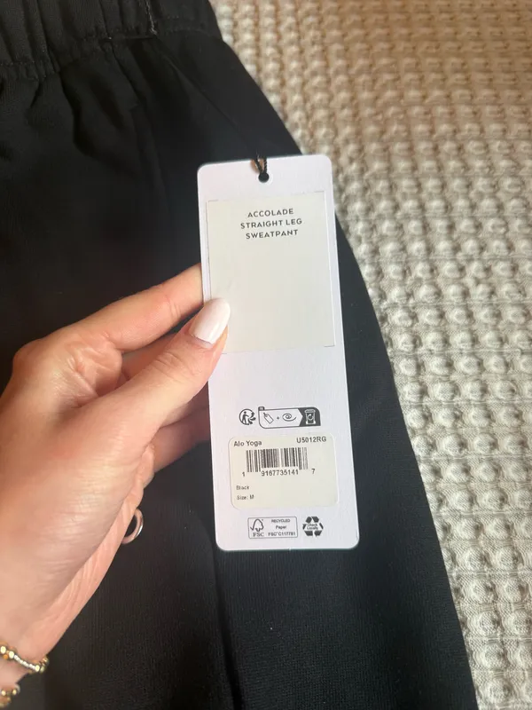Alo Sweatpants Yoga Accolade Straight Leg - Image 4