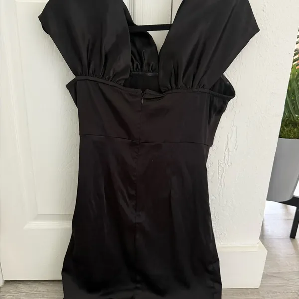 ZARA Elegant Black Sleeveless Dress - Image 2