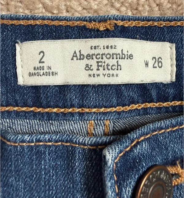 Abercrombie & Fitch Blue Distressed Low Mid Rise Denim Shorts. Size 2/26 - Image 2