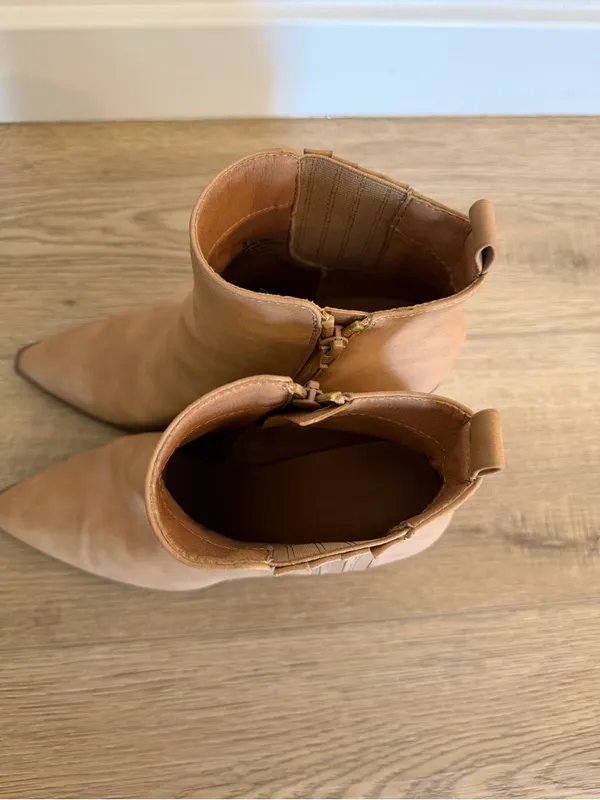 Women’s Tan Pointed Toe Ankle Boots Size 8 - Image 3