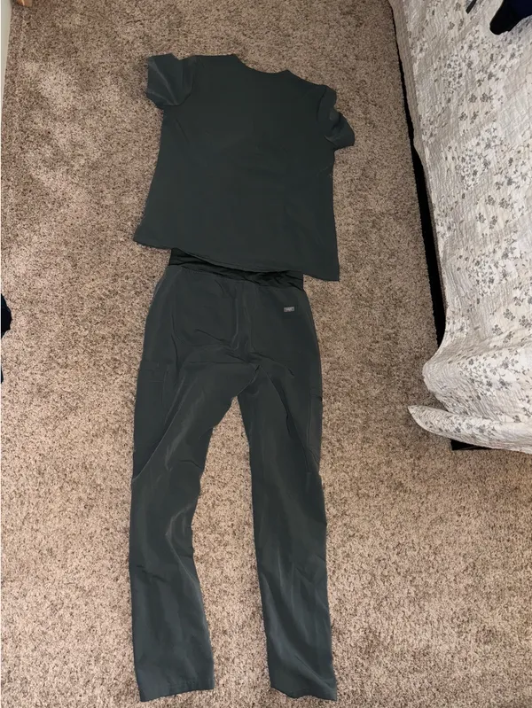 Grey FIGS Scrubs Set - Image 4