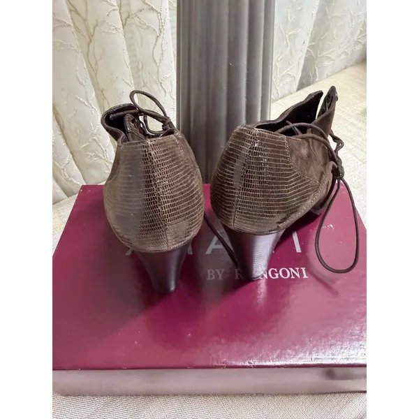Amalfi by Rangoni Brown Italian Suede Lace Up Ankle Peep Toe Boot Size 7.5 - Image 3