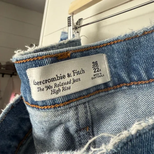 Abercrombie & Fitch Women’s 36 90s Relaxed Jean High Rise - Image 2