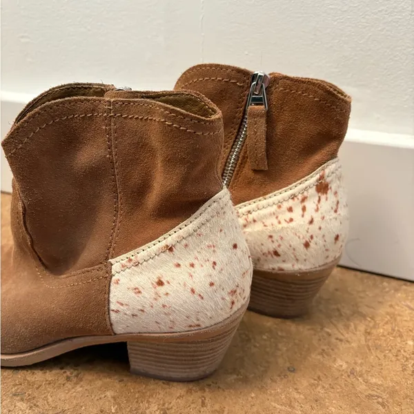 Dolce Vita Senica Cow Hair & Suede Western Booties - Image 4
