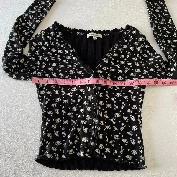 Francesca’s Floral Ribbed Button Front Top – Women’s Small Long Sleeve Stretchy - Image 8