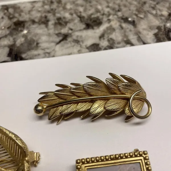 Lot Of 3 Gold Tone Vintage Costume Brooches - Image 6