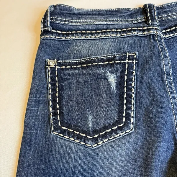 Miss Me Modelo Boyfriend Distress Mid Rise Dark Wash 6 Cropped Denim Jean Capri - Image 7