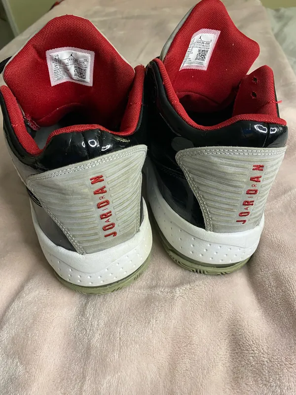Jordan Max Aura 2 Black/Gym Red-White-Wolf Grey Mens Size 8.5 - Image 3