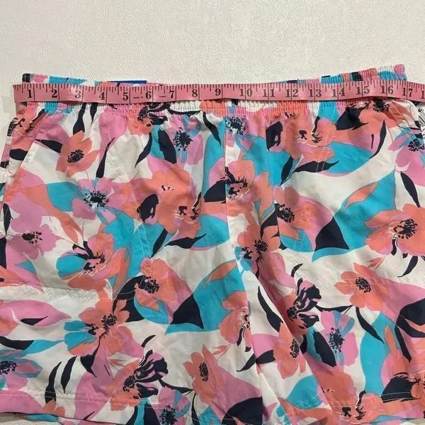 Columbia Women’s Sandy River II Printed Shorts Large 5” Inseam Floral - Image 6