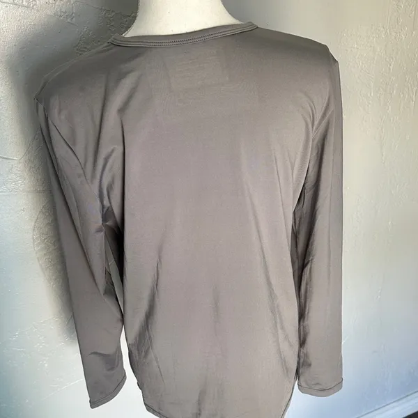Elegant Women's Light Gray Pajama Set Size XL - Image 11