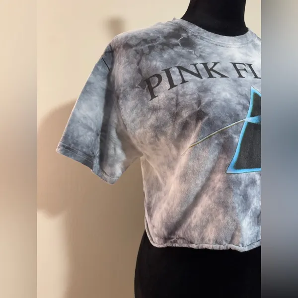 EUC Pink Floyd Black and Gray Tie Dye Cropped Tee size medium - Image 2