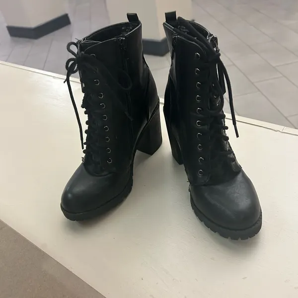 Elegant Black Lace-Up Boots 9 M sold at Ross for $24.99 tag attached -wore once - Image 7