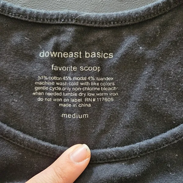 Downeast Scoop Neck Classic Tee Woman’s Size Medium.  - Image 3
