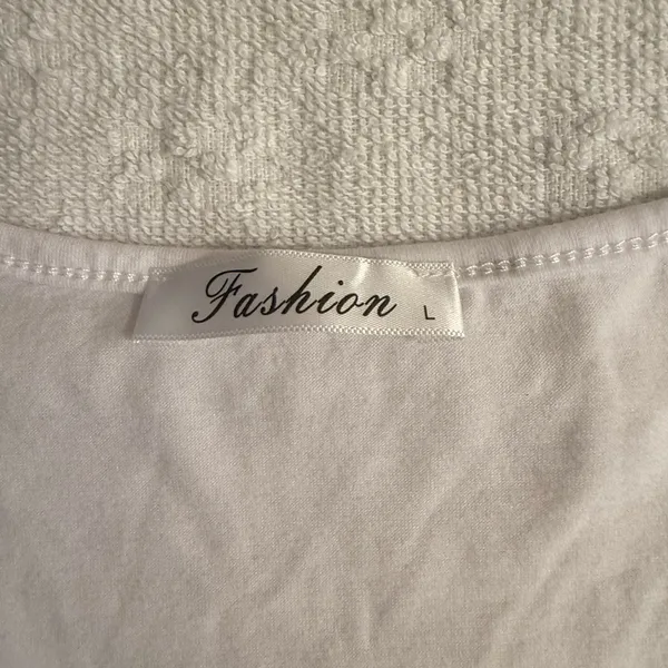 Fashion White Sleeveless Top with Zipper Detail - Image 4