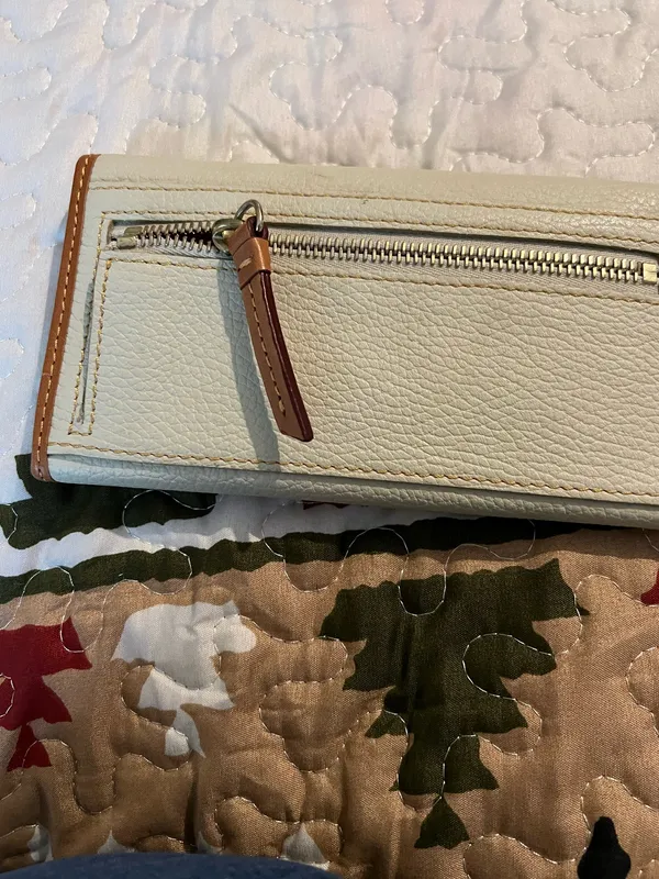 Dooney & Bourke wallet - Image 3