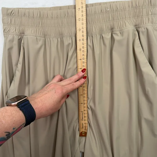 Old Navy L SleekTech Go-Dry Barrel Balloon Pants Khaki Tan High Rise Lightweight - Image 8