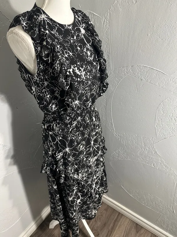 Sleeveless Black & White Floral High-Low Dress - Image 5