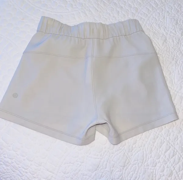 Lululemon On The Fly Short 2.5” - Image 2