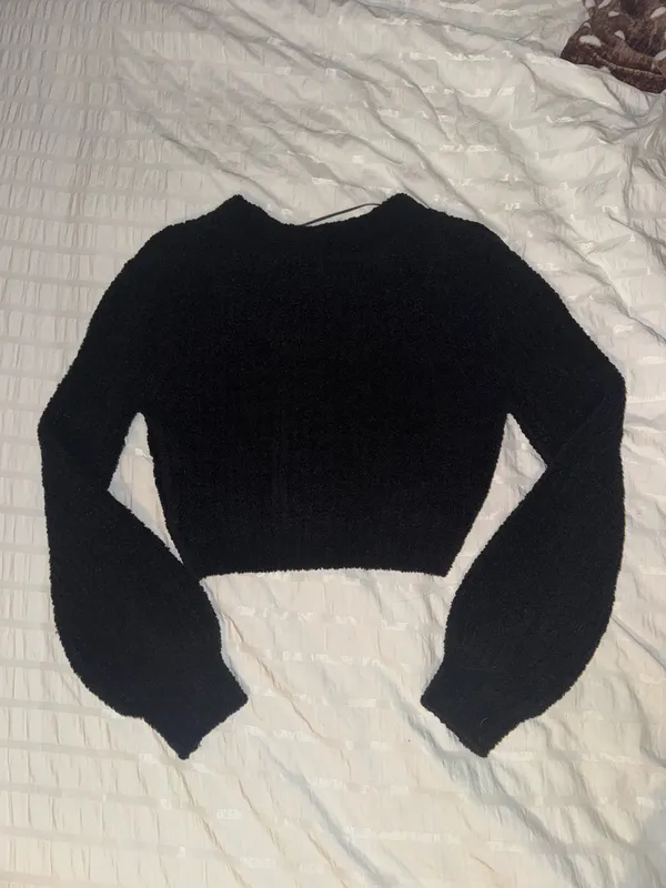 BDG Cropped Fuzzy V Neck Sweater - Image 3