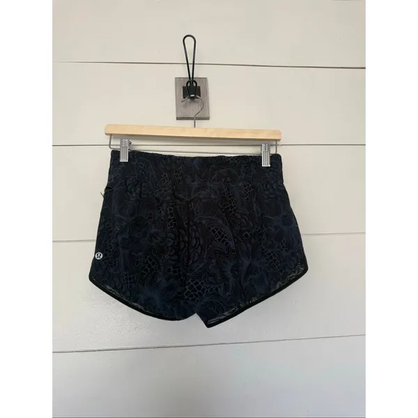 Lululemon Black Women’s 4 Mesh Miles Ahead Nouveau Mach Shorts - Image 2