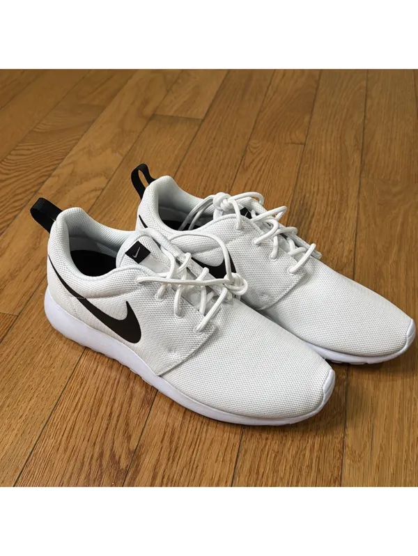 Size US 11 Nike Women’s Roshe One Running Shoes White/Black 844994 101 - Image 2