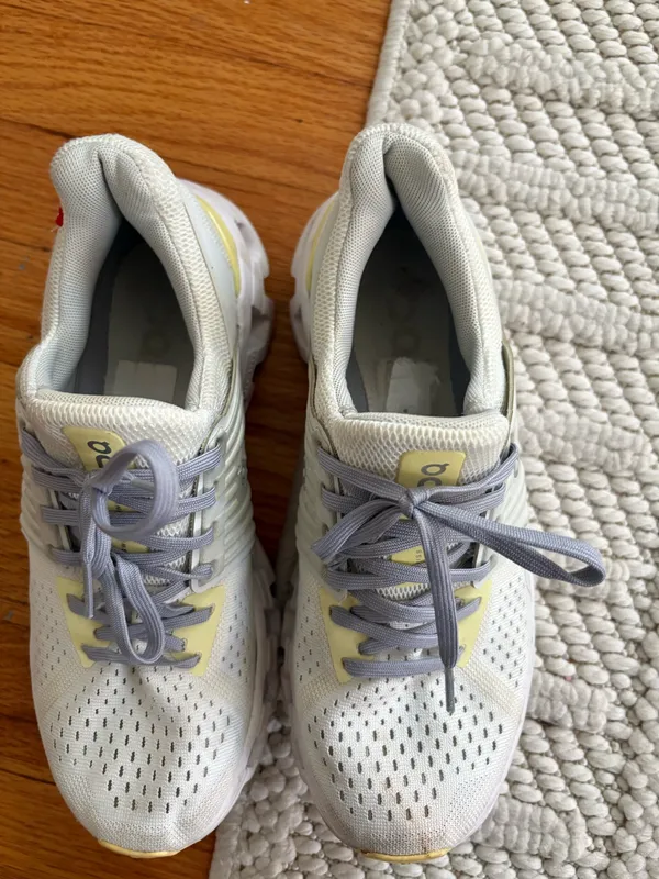 On cloud sneakers  - Image 5