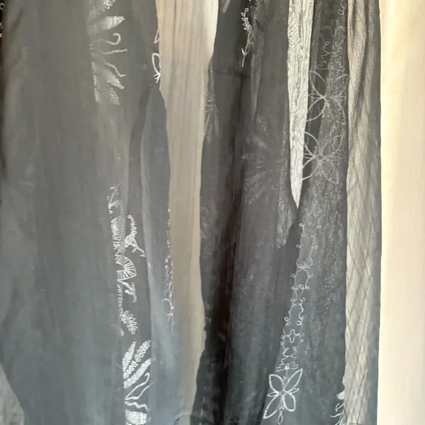 Forgotten Grace Black White‎ Cover Up Robe Sz XL Flowers Pom Pom Trim Resortwear - Image 7