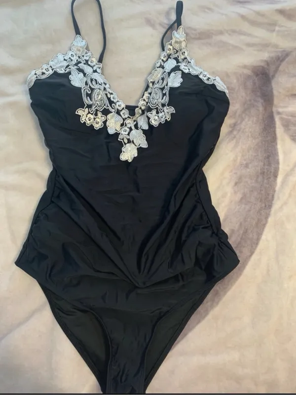 Women’s Size Medium Black One Piece Swimsuit White Lace Floral Embroidered - Image 2