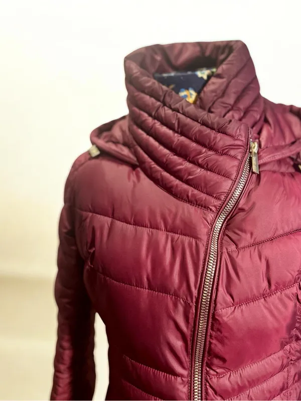 GUESS Women’s Asymmetrical Zip Puffer Coat Burgundy Size Small Water Resistant - Image 2