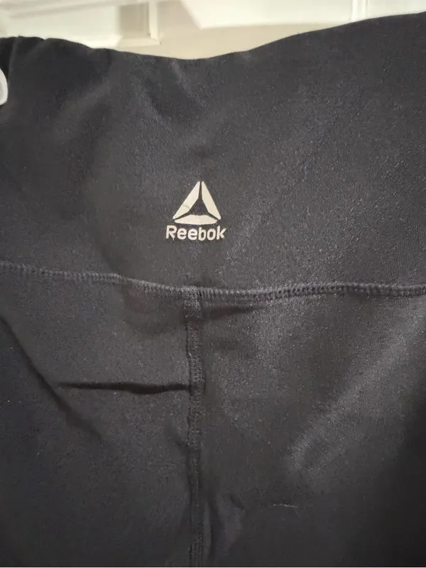 Reebok Black Cropped Performance Leggings size large - Image 4