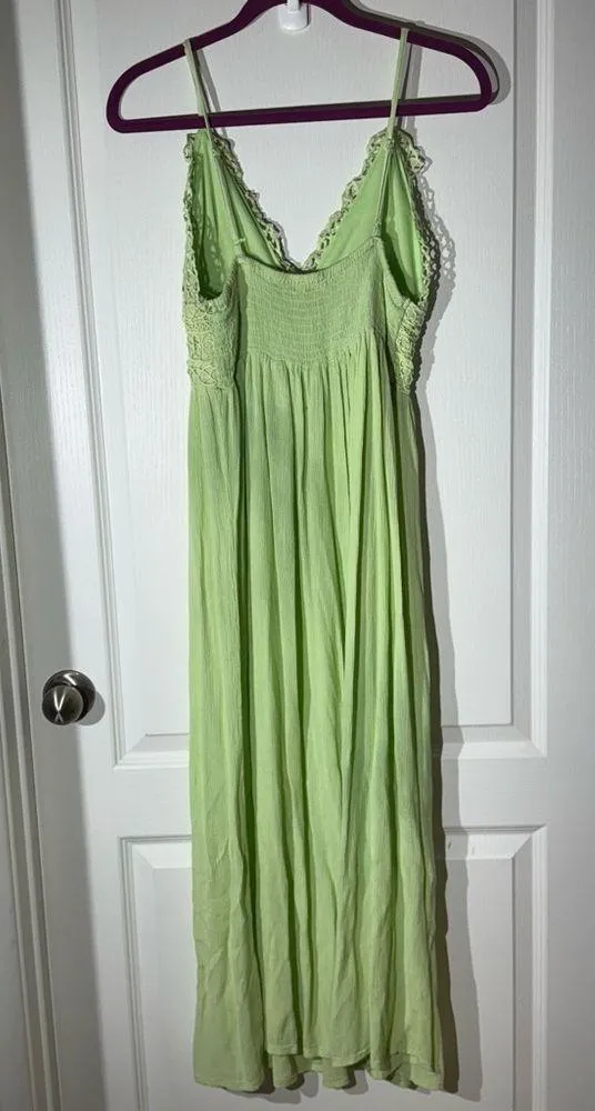 Rebellion Elegant Green Lace Maxi Dress - Image 4