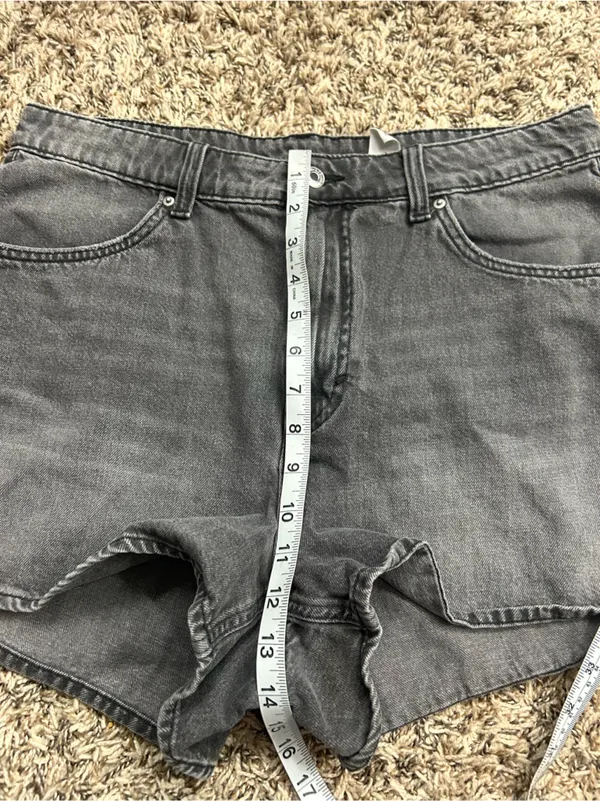 H&M & Denim High-Waist Black Wash Denim Women's Shorts Sz 12 - Image 6