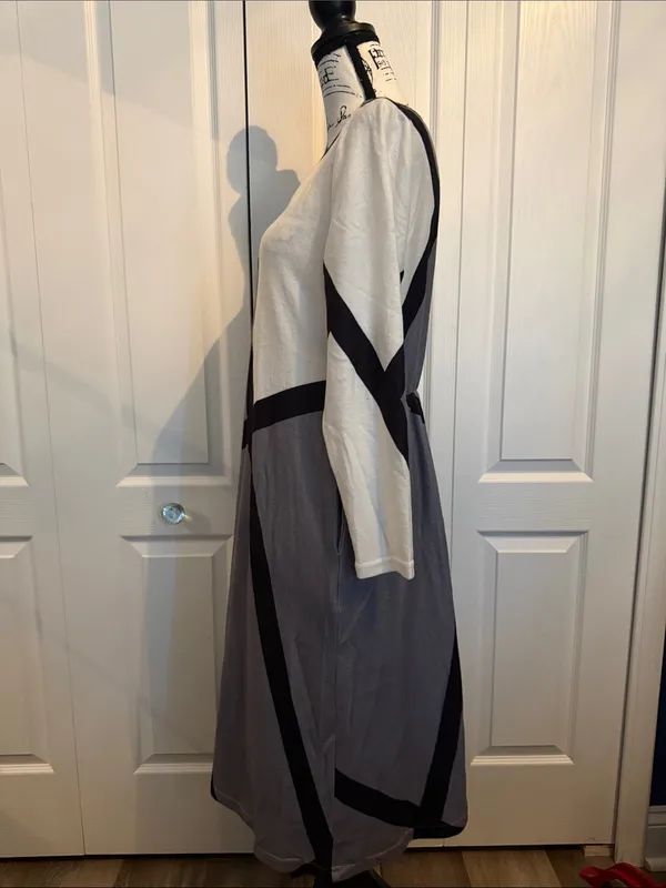 BloomChic Long Sleeve V-Neck Geometric Swing Dress - Gray & White - Image 4