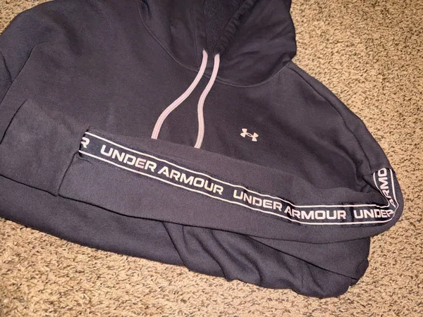 Under Armour Hoodie Loose Fit Women’s Large - Image 2