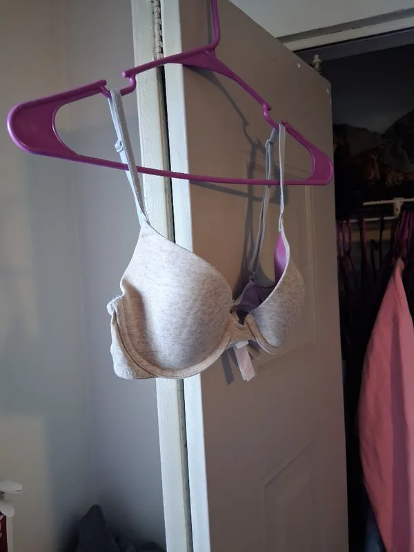 PINK Victoria's Secret wear everywhere t-shirt bra in gray and pink size 32C. - Image 3