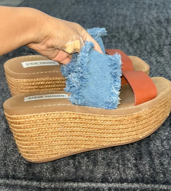 Steve Madden slide sandles - Image 2