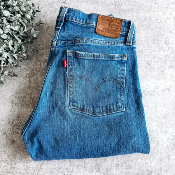 Levis Wedgie High Rise Button Fly Ripped Knees Medium Wash Size 28 - Image 2