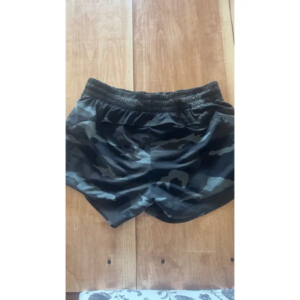 Athleta‎ Womens Camo Mesh Trim Running Shorts Size S Black Gray Green Activewear - Image 7