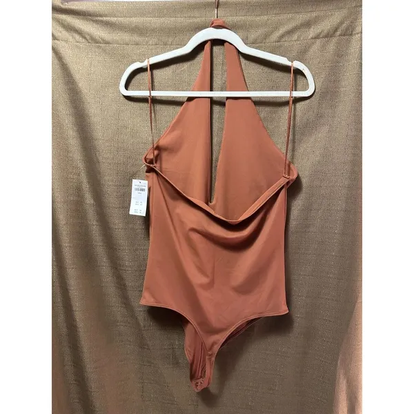 NWT Abercrombie and Fitch Double-Layered Seamless Halter Bodysuit Size Large - Image 4