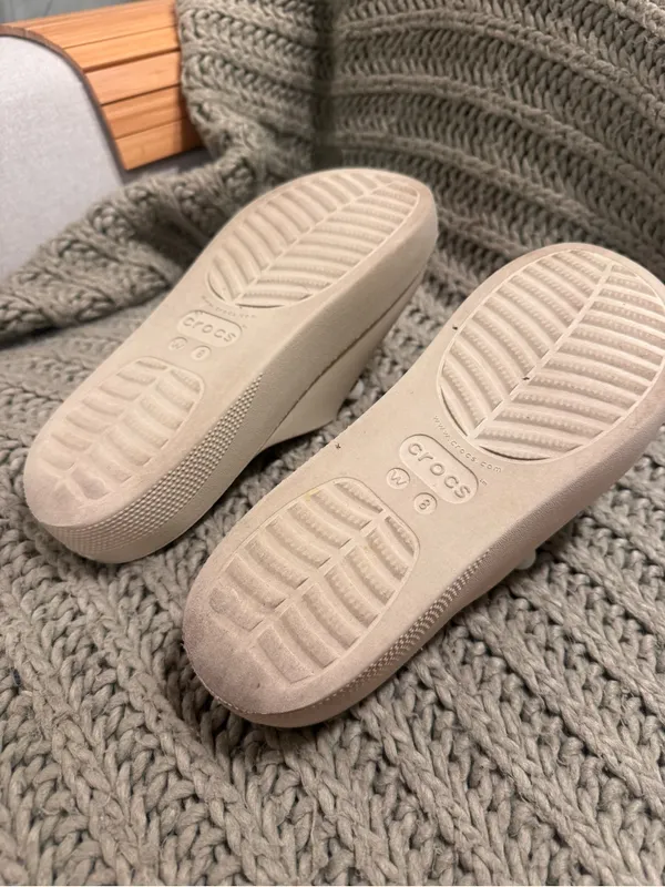 CROCS Classic Platform Slide with Charms - Image 4